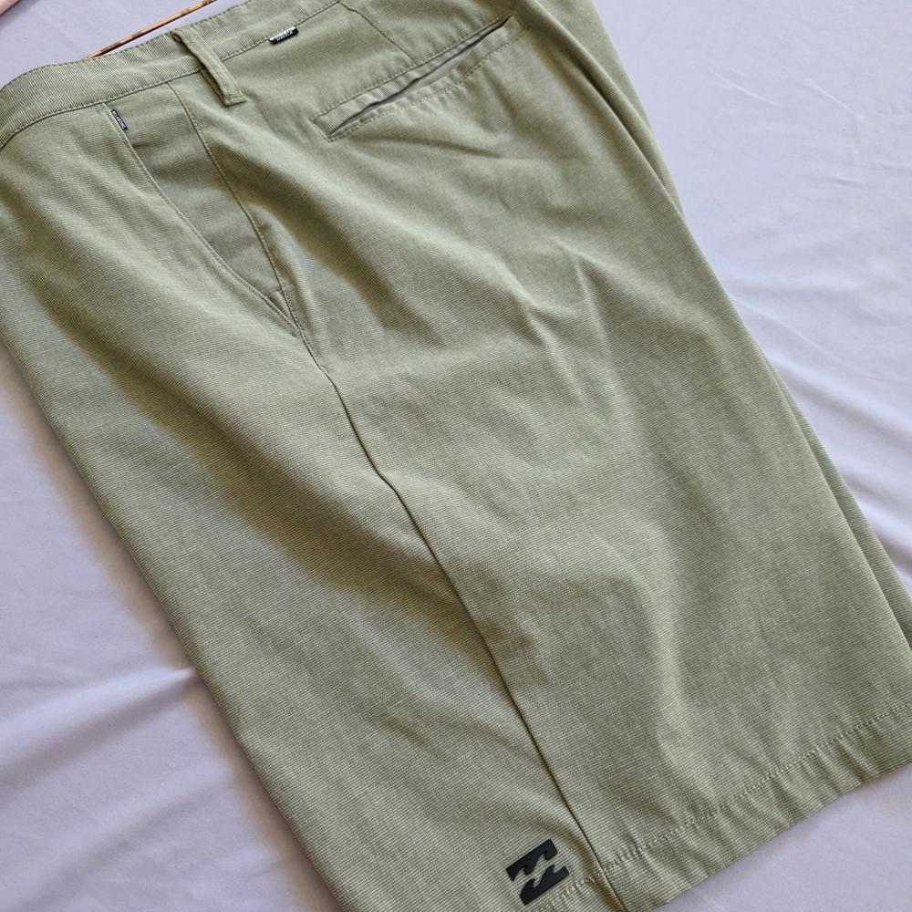 Billabong Men's Light Green Flat Front Shorts